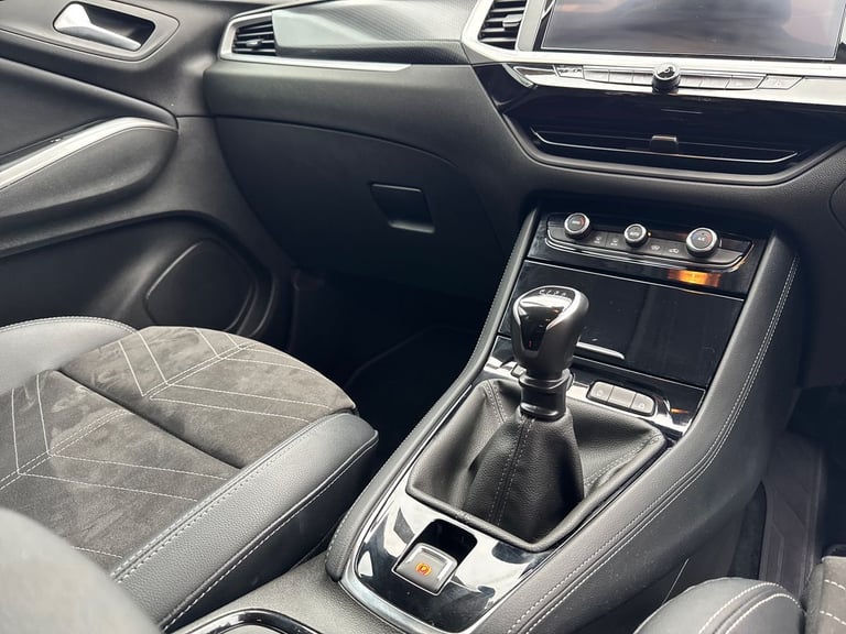 2023 Vauxhall Grandland Grandland 1.2 Turbo 130ps Ultimate Hatchback Petrol Manual