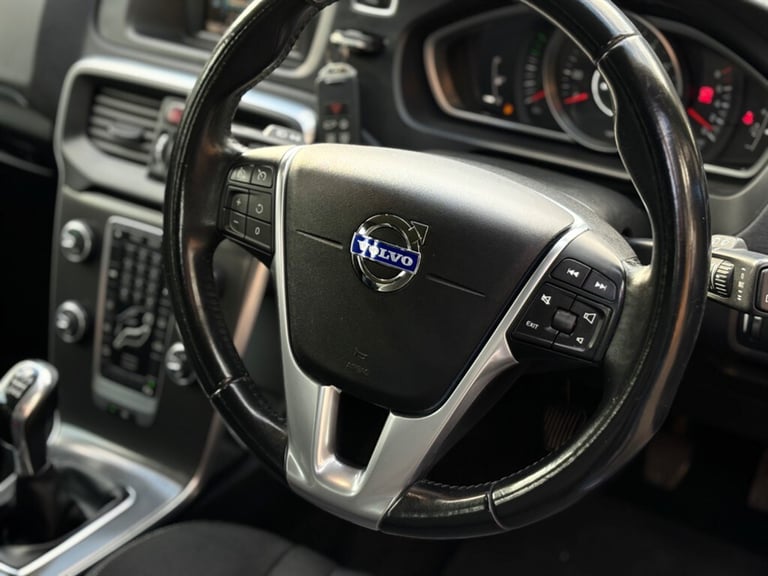 2015 Volvo V40 T2 SE 5dr HATCHBACK PETROL Manual