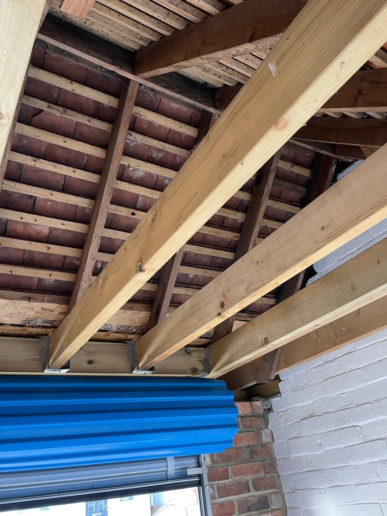 UPTON POOLE MINI LOCK UP GARAGE + OPTIONAL PARKING SPACE 