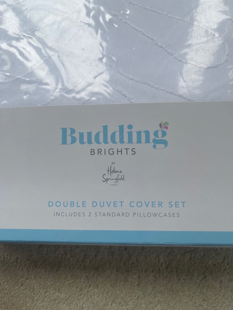 Bedeck white Clipped Leaf double duvet cover set. New