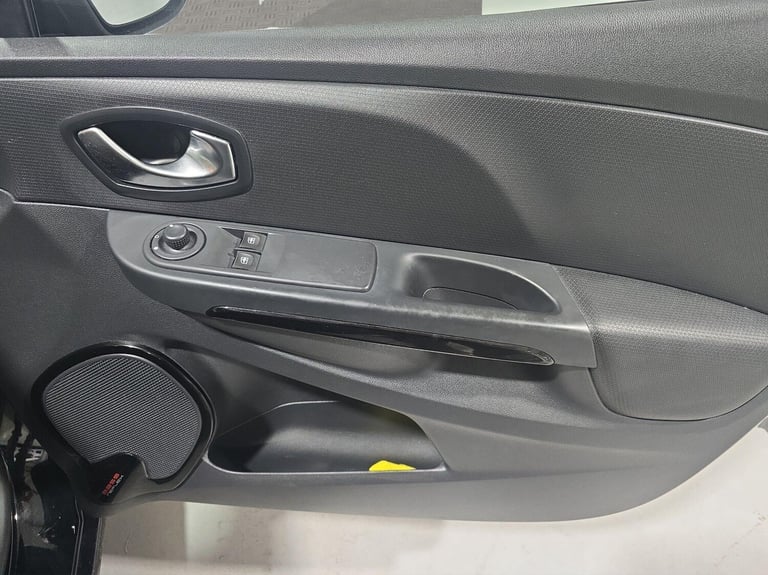 2016 Renault Clio 1.5 dCi Dynamique Nav Auto Euro 6 5dr HATCHBACK Diesel Automatic
