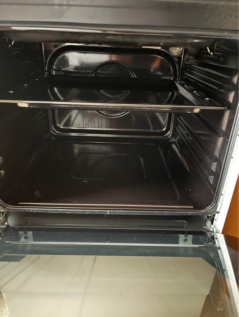 Willow WE50SSW 62L White Freestanding Single Cavity Electric Cooker