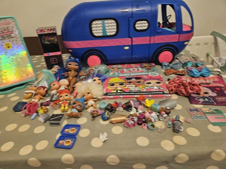 LOL Campervan, dolls and stuff-please see photos