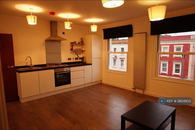 1 bedroom flat in St Pauls, Bristol, BS2 (1 bed) (#2654503)