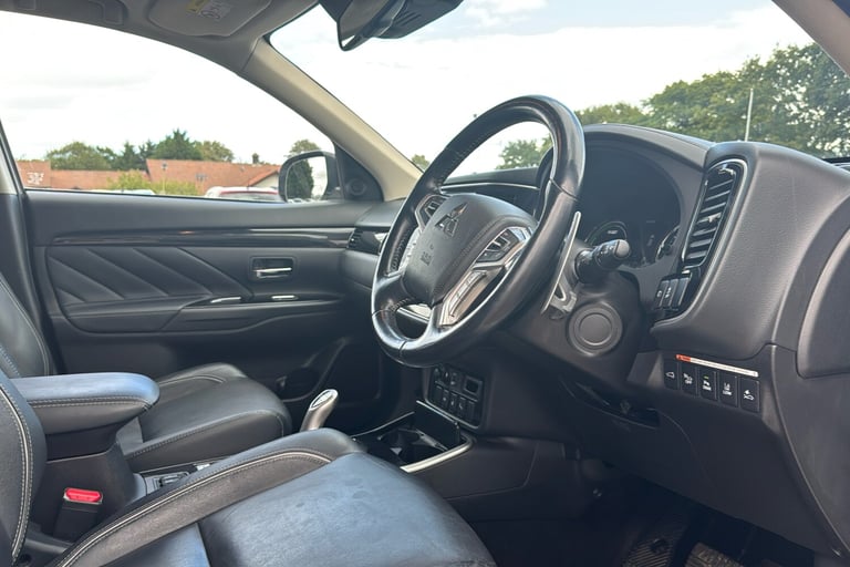  Mitsubishi Outlander PHEV 2.0h 12kwh 4hs Suv 5dr Petrol Plug In Hybrid CVT 4wd