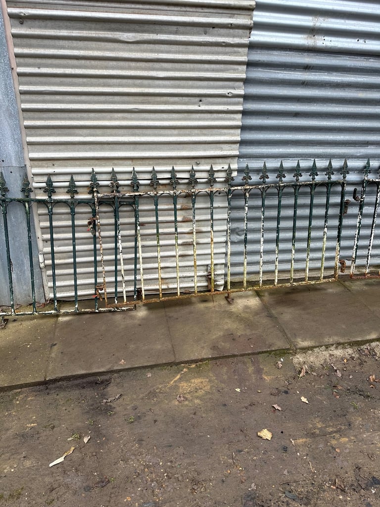 Vintage Cast Iron Garden Railing x4 Pieces