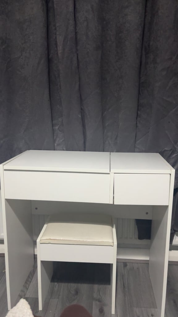 image for makeup desk