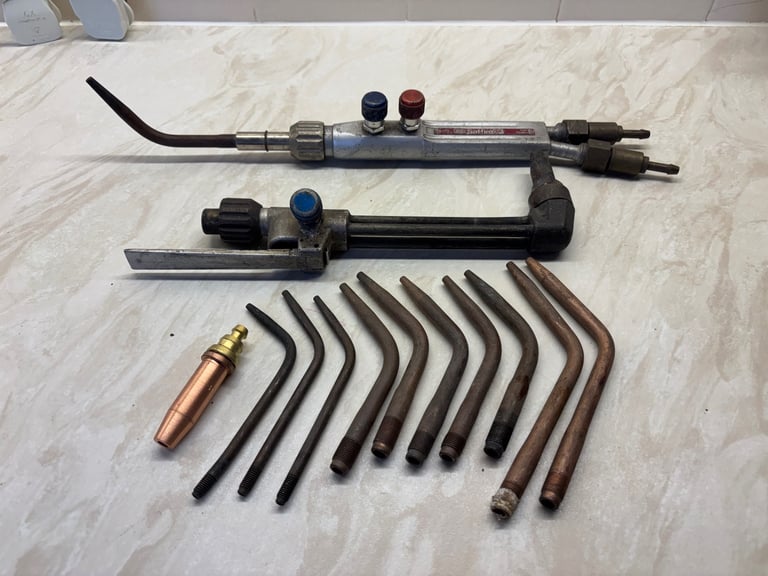 Oxy Acetylene Welding Torch plus 11 Nozzles and Cutting Attachment