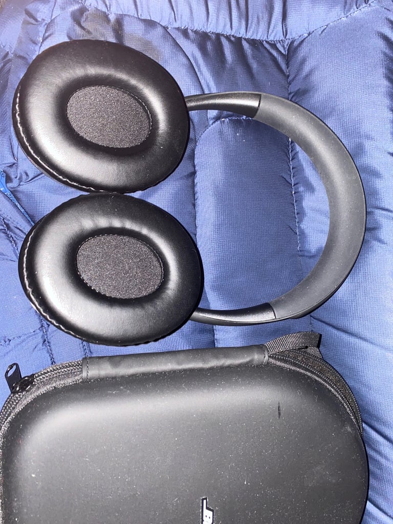 Bose 700 noise cancelling Bluetooth headphones 