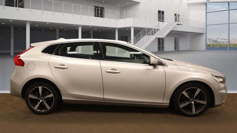 2017 Volvo V40 2.0 D2 R-Design Hatchback 5dr Diesel Manual Euro 6 (s/s) (120 ps) Hatchback Diesel...