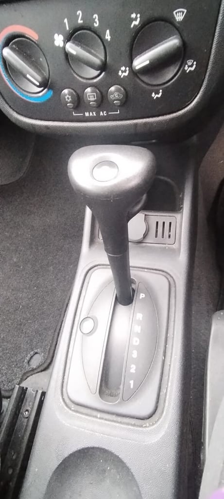 2003 Vauxhall Corsa 1.4i 16V Elegance 5dr Auto HATCHBACK Petrol Automatic - Image 10