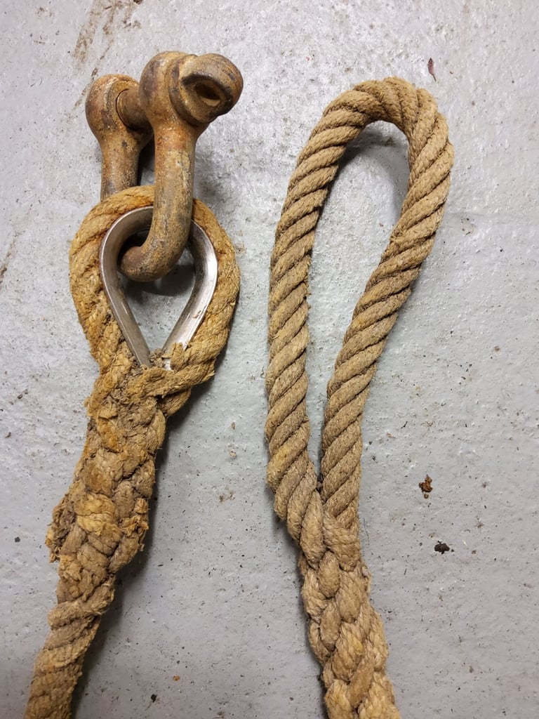 Heavy Duty Natural Rope Tow Rope with Heavy Shackle Approx 2m long & 25mm thick