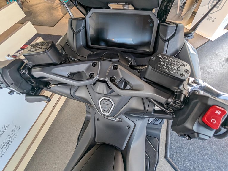 NEW '25 Yamaha TMAX Tech MAX. Ceramic Grey. £14,400 On The Road (No Added Fees)