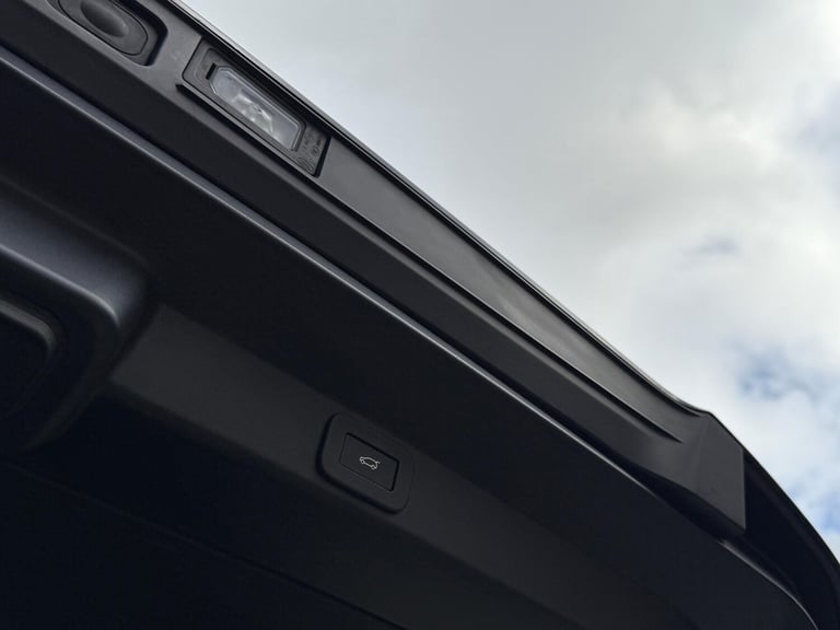 2023 Land Rover Range Rover Sport 3.0 D300 MHEV Dynamic SE SUV 5dr Diesel Auto 4WD Euro 6 (s/s) (...