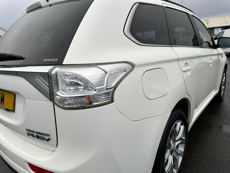 2014 Mitsubishi Outlander 0.0 PHEV GX 4H 5d 162 BHP Estate PETROL/ELECTRIC Semi Automatic