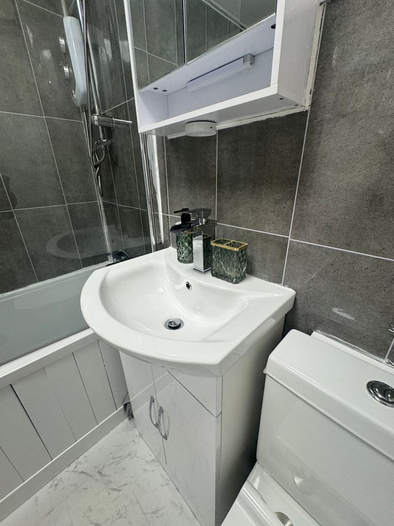 WALLACE STREET, Modern 2 Bedroom Apartment TO LET – £1,095 PCM