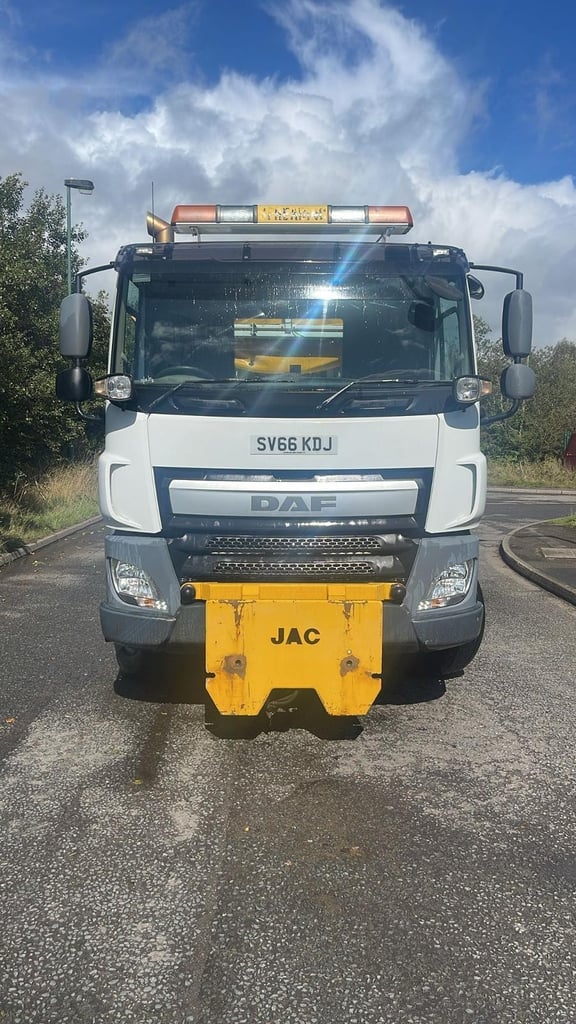 2016 (66) LEYLAND DAF CF370 GRITTER / CUTHBERTSON MPB. WALKING FLOOR