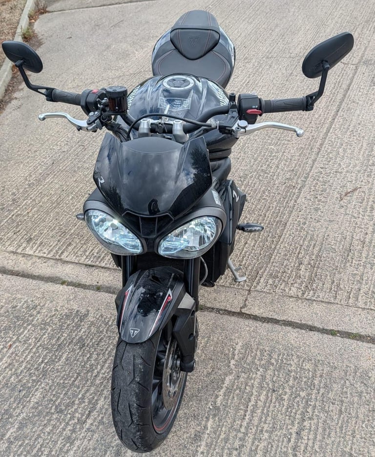 2019 69 TRIUMPH STREET TRIPLE R LOW 765 NAKED BLACK 765R - 1590 MILES YES 1k 