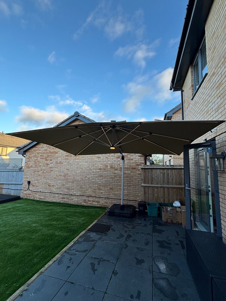 3M x 3M Garden Parasol Umbrella for Sun Protection with Base, Included Solar Panel and LED Lights