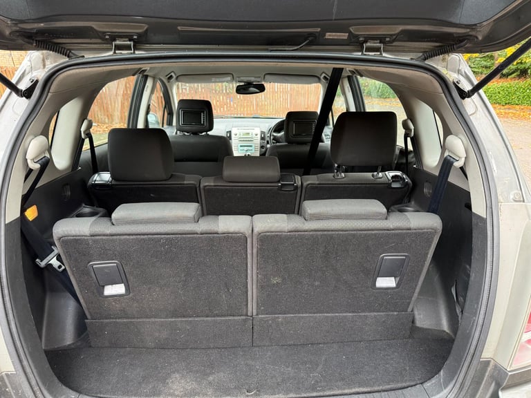 Toyota verso automatic 1.8 petrol 7 seaters ulezfree 