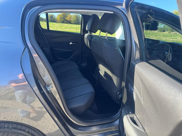 Peugeot 208 1.2 PureTech Allure Premium + Hatchback 5dr Petrol EAT Eu... 2023/23