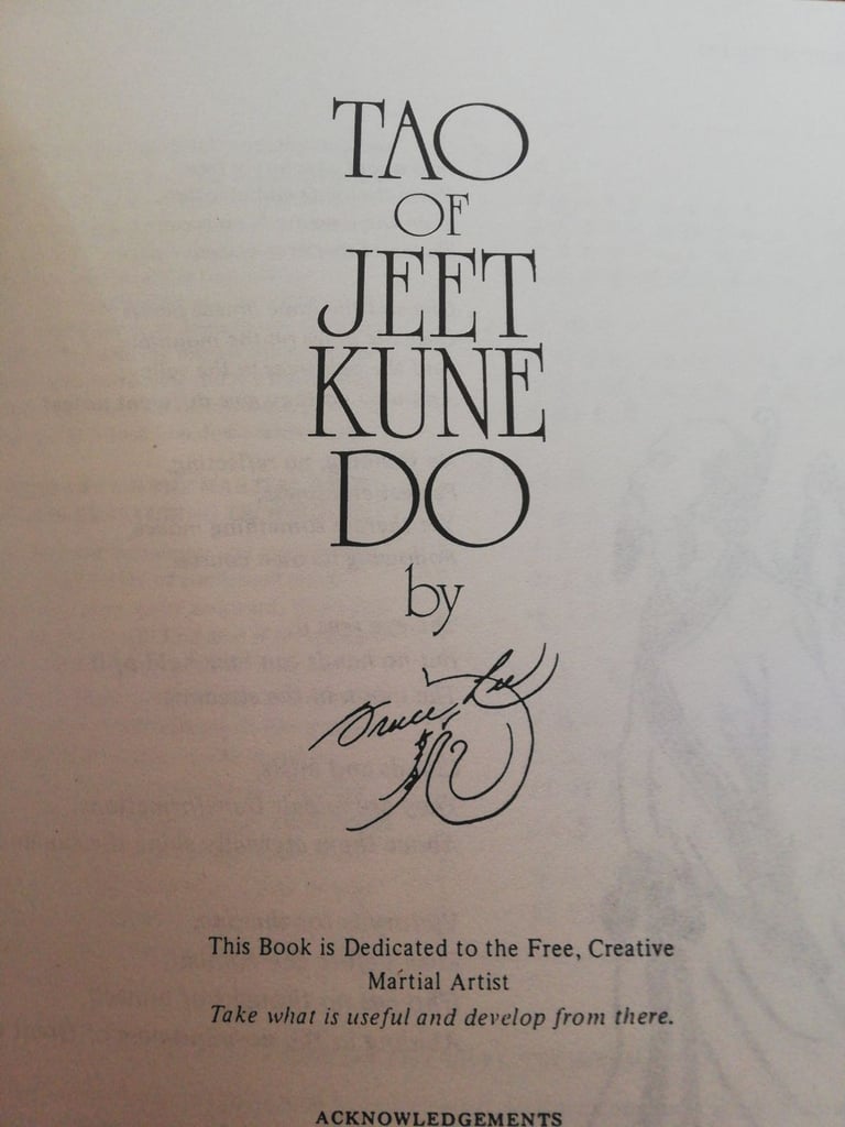 Paperback. Toa of jeet kune Do. By Bruce Lee.