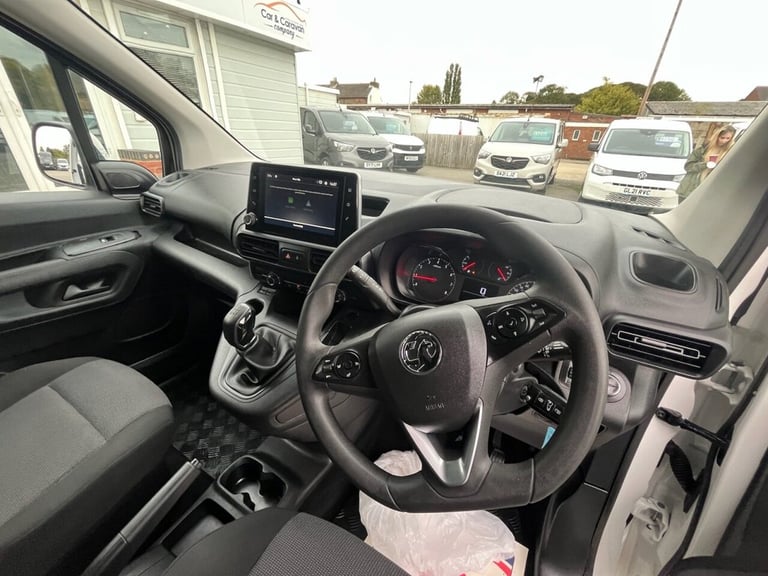 2021 21 VAUXHALL COMBO 1.6 TURBO D 2300 LIMITED EDITION NAV PANEL VAN 4DR DIESEL