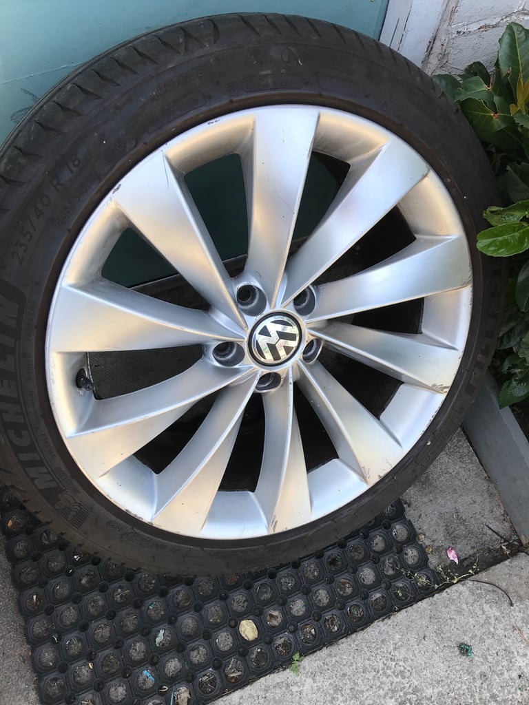 Wheel from a Vw golf scirocco will fit others 18 inch  balanced wheel 