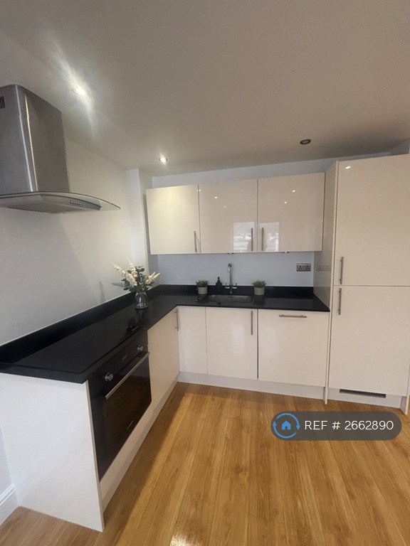 1 bedroom flat in Waterhouse Street, Hemel, HP1 (1 bed) (#2662890)