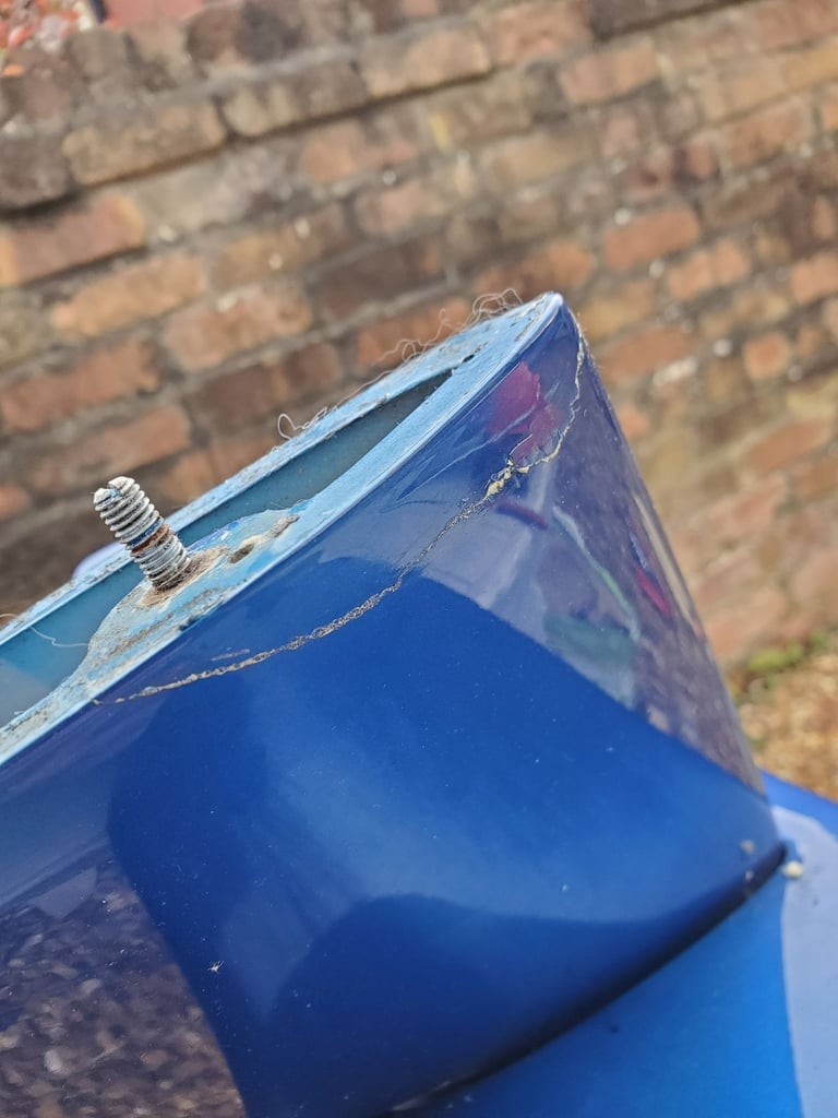 Subaru UK300 spolier in need of repair