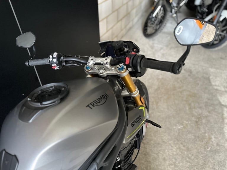 STUNNING ONE OWNER 2021/21 TRIUMPH SPEED TRIPLE 1200 RS MOTORCYCLE