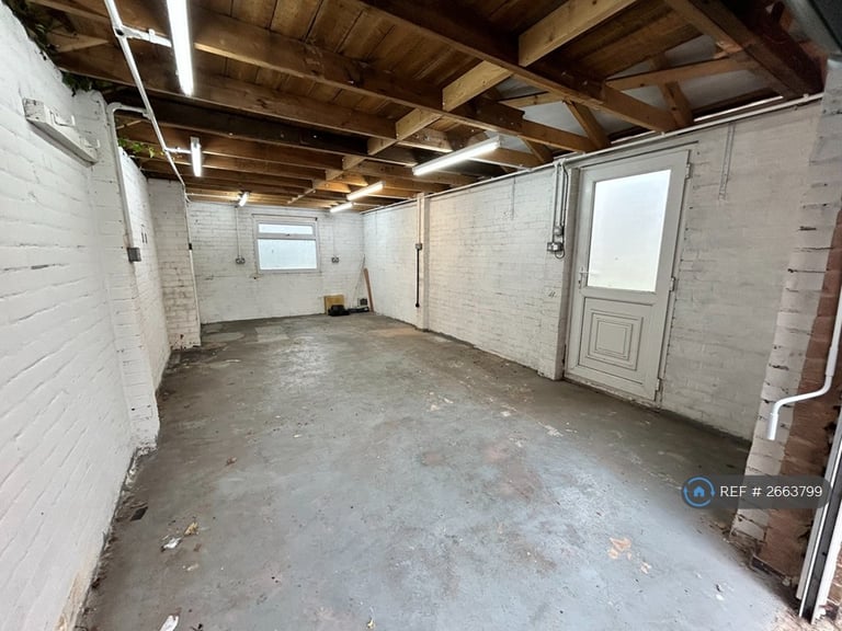 4 bedroom house in Shakespeare Drive, Nuneaton, CV11 (4 bed) (#2663799)