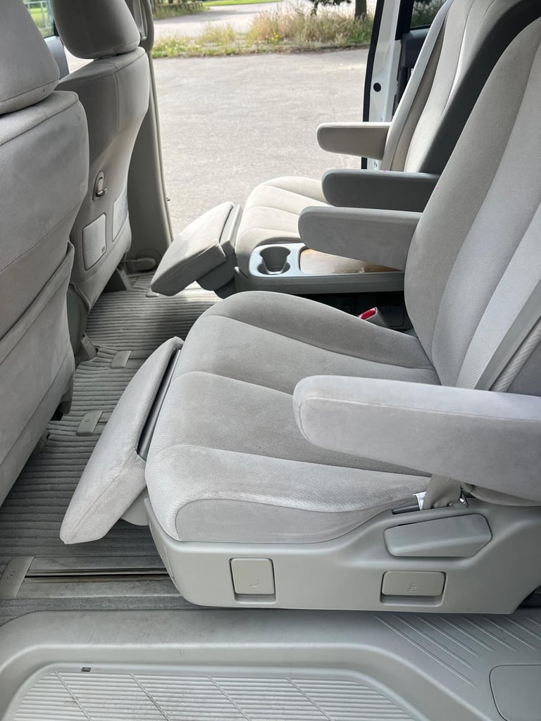 Toyota estima 2008 2.4 petrol automatic Ulez free 7 seats Screens with Bluetooth