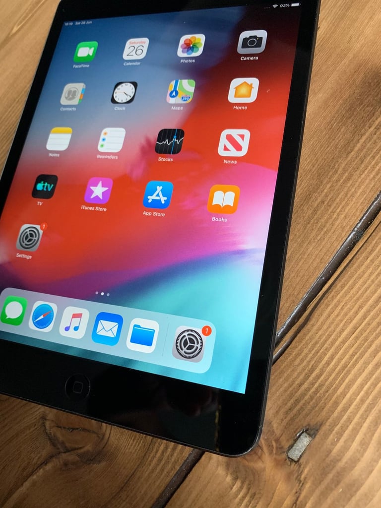 APPLE IPAD MINI 2 32GB WIFI CELLULAR IOS12 - FREE charger - great condition can deliver