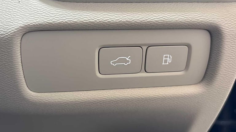 2025 Volvo V60 2.0 T8 [455] PHEV Ultra Dark 5dr AWD Auto ESTATE PETROL/ELECTRIC Automatic