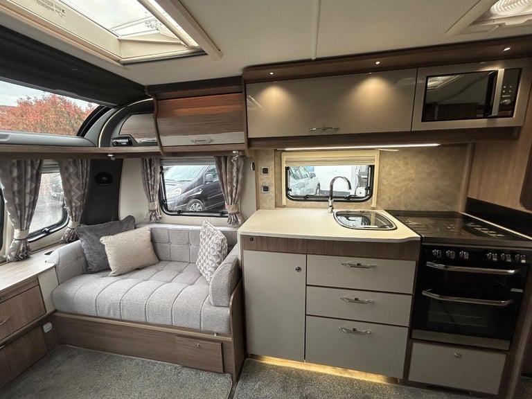 Coachman VIP 675 / 4 berth - TWIN AXLE 2023