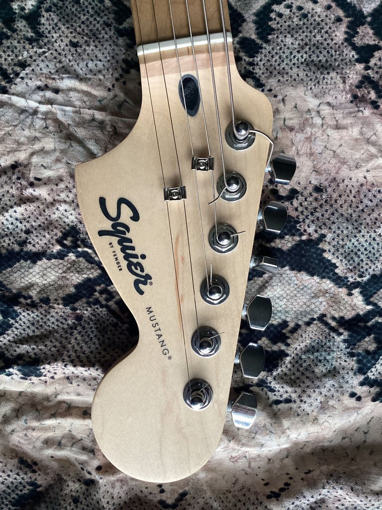 Squier Sonic Mustang - 2-Colour Sunburst