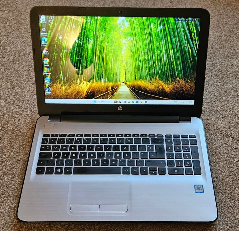 HP laptop 15.6 inch Win 11  SSD DVD Excellent condition 