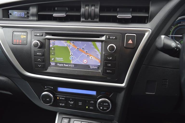 2014 Toyota Auris 1.8 VVTi Hybrid Icon 5dr CVT Auto SAT NAV ULEZ HATCHBACK Petrol/Electric Hybrid...