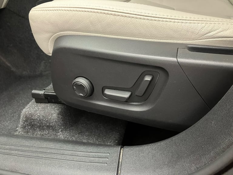 2020 Volvo XC40 2.0 B4P Inscription Pro 5dr Auto Estate Automatic