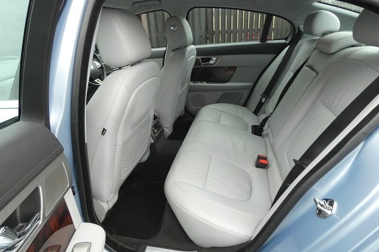 2010 Jaguar XF d V6 Luxury Saloon Diesel Automatic