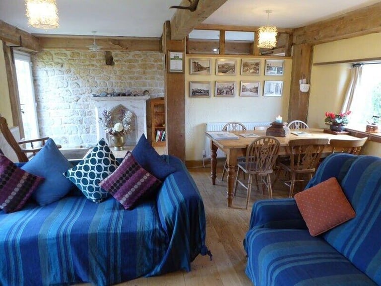 BARGAIN -Last minute April Bargain REDUCED TO £490!! Beautiful 3 bedroom cottage, sleeps 7 