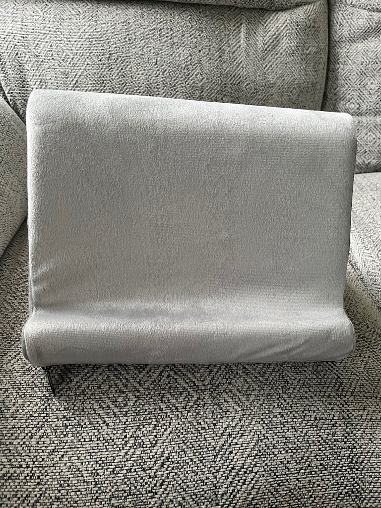 image for Tablet pillow stand 
