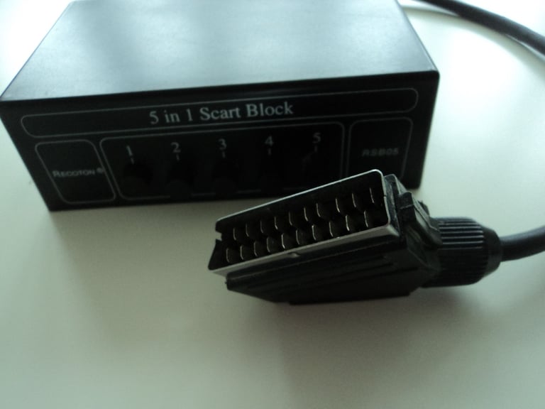 5 WAY SCART SPLITTER. 5 IN 1 SCART BLOCK. (TV & DVD CABLES & CONNECTORS). 