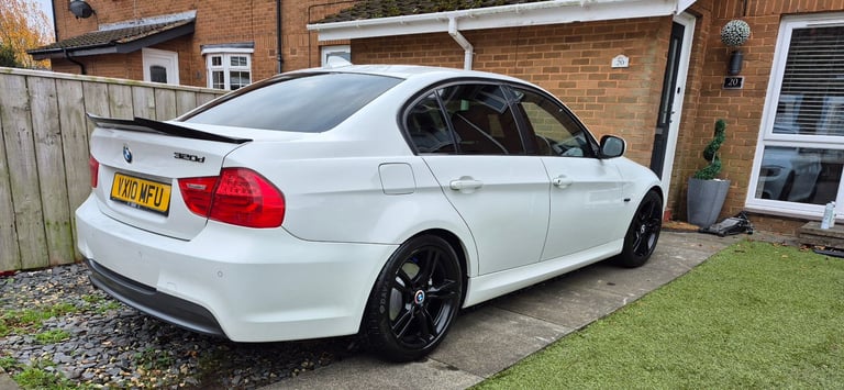 BMW, 3 SERIES, Saloon, 2010, Manual, 1995 (cc), 4 doors