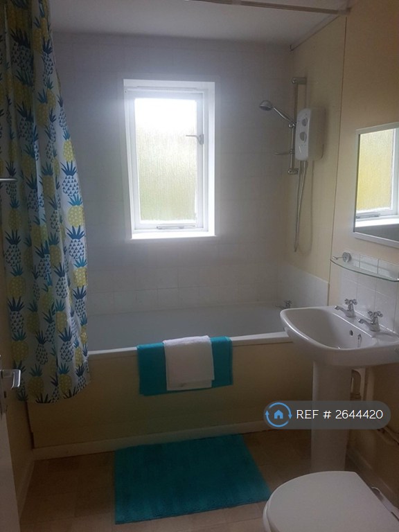 2 bedroom flat in Waterville Drive, Vange, Basildon, SS16 (2 bed) (#2644420)