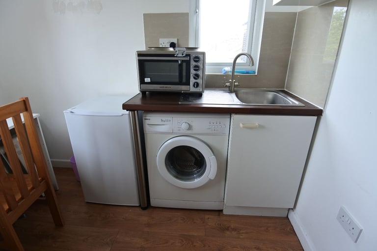 *INC ALL BILLS* Modern compact studio flat to rent in Willesden Green