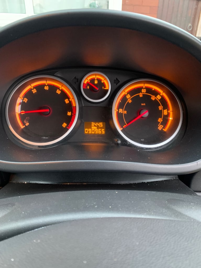 Vauxhall corsa 1.4 petrol , manual , 2008 - Image 6