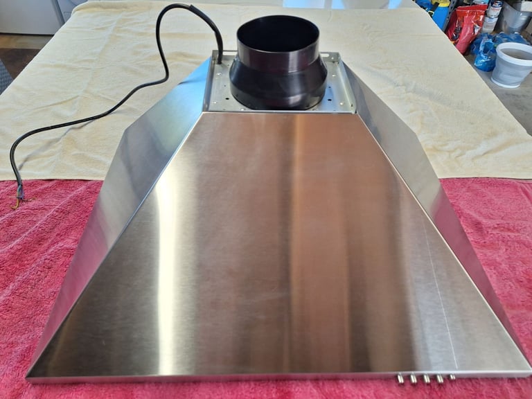 🌟 Stylish 60cm Stainless Steel Extractor Hood – Excellent Condition 🌟 