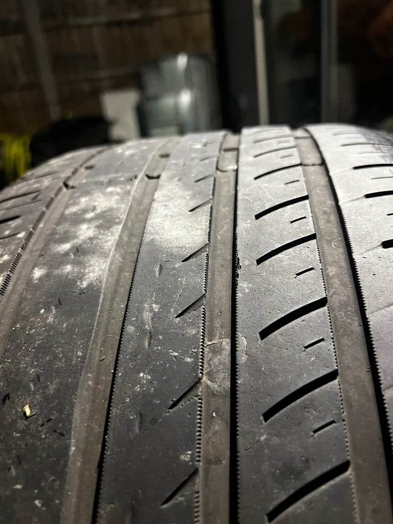 275/35/20 102 Y XL Road X Run Flat Extra Load 